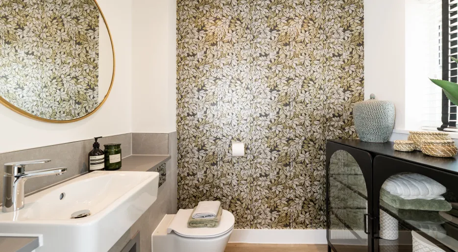 Trinity Gate show home wc