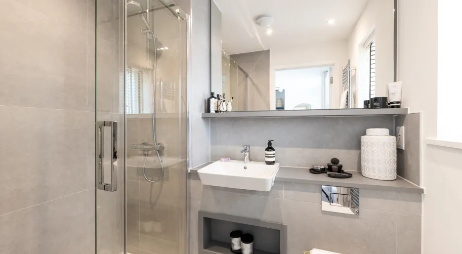Trinity Gate show home en-suite