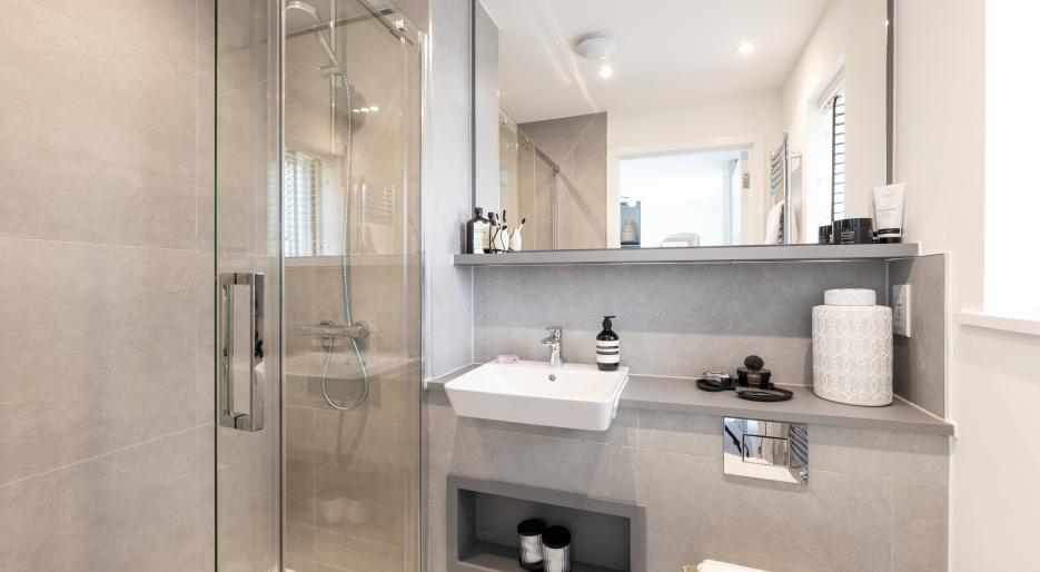 Trinity Gate show home en-suite