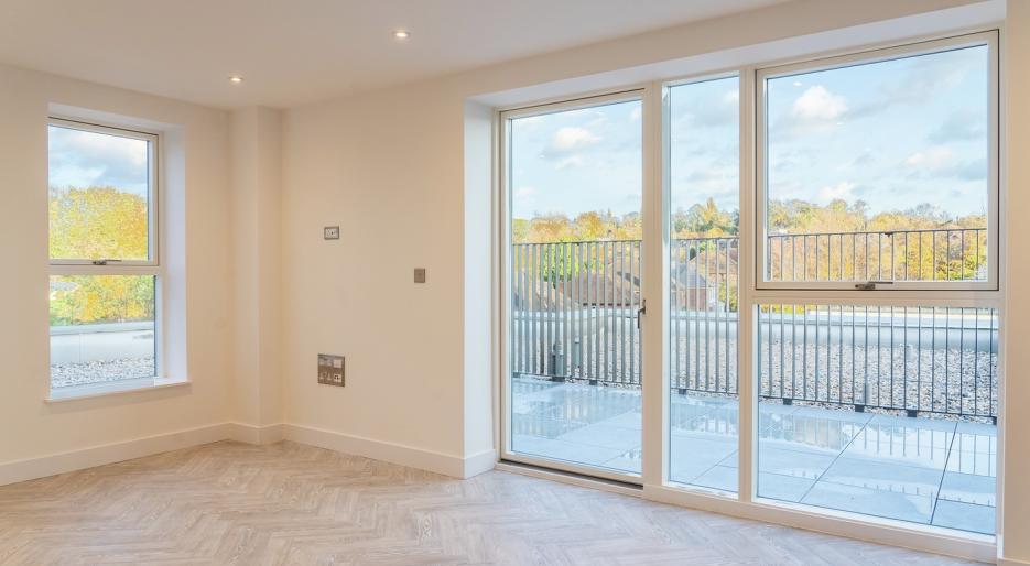 Bright, light and spacious living area 