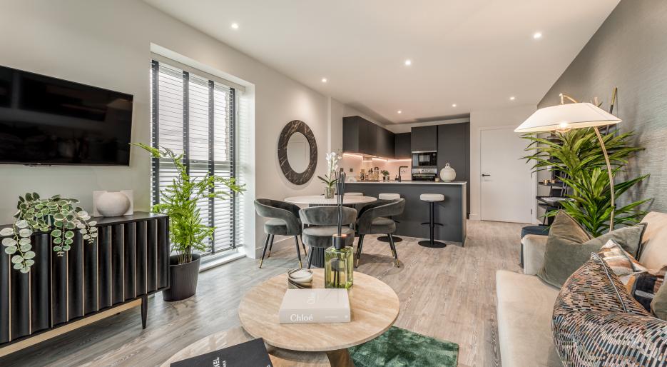 Kew Bridge Rise Show Apartment