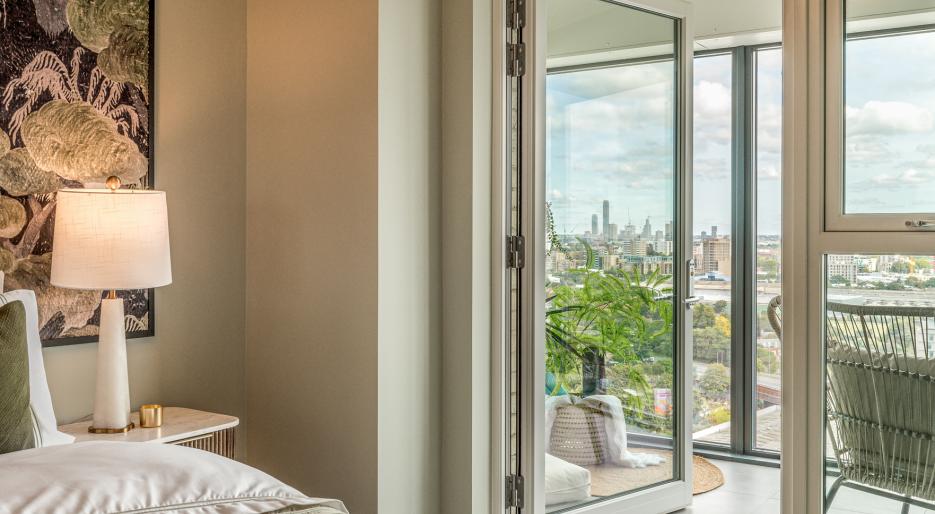 Kew Bridge Rise Show Apartment