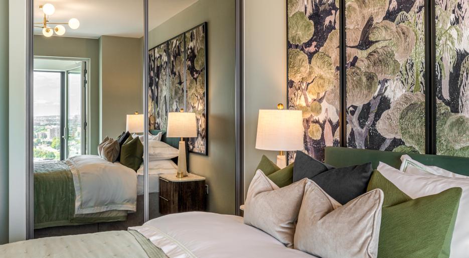 Kew Bridge Rise Show Apartment