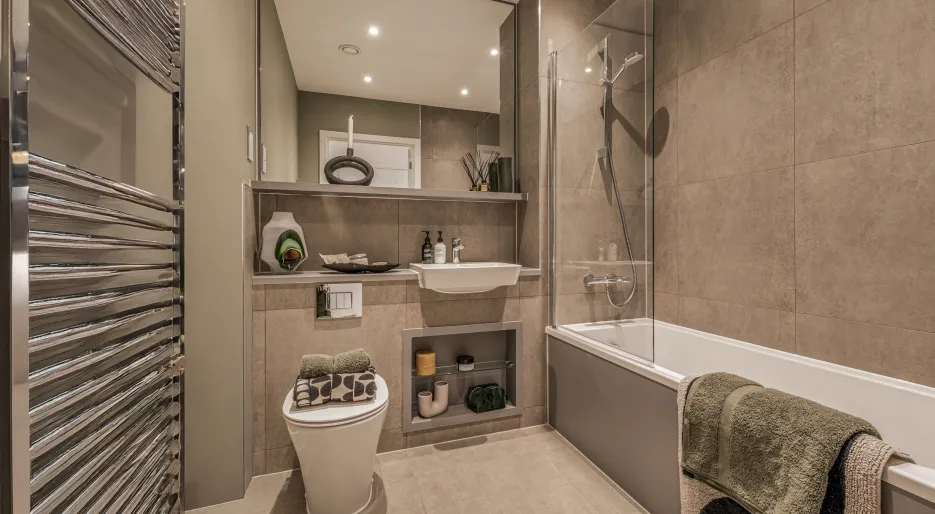 A08 Main Bathroom