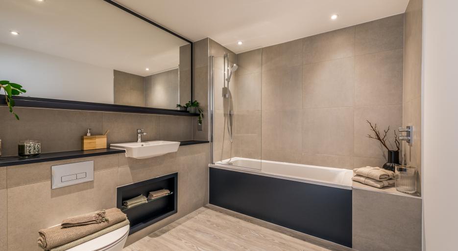 Block E Bathroom Lampton Parkside 
