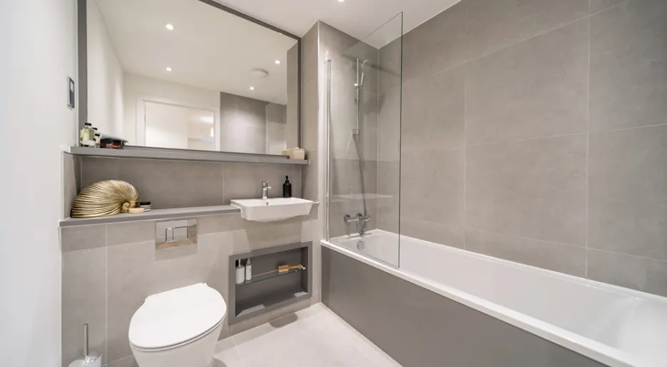 Apartment 28, The Bunting at Farehurst Park - Main Bathroom