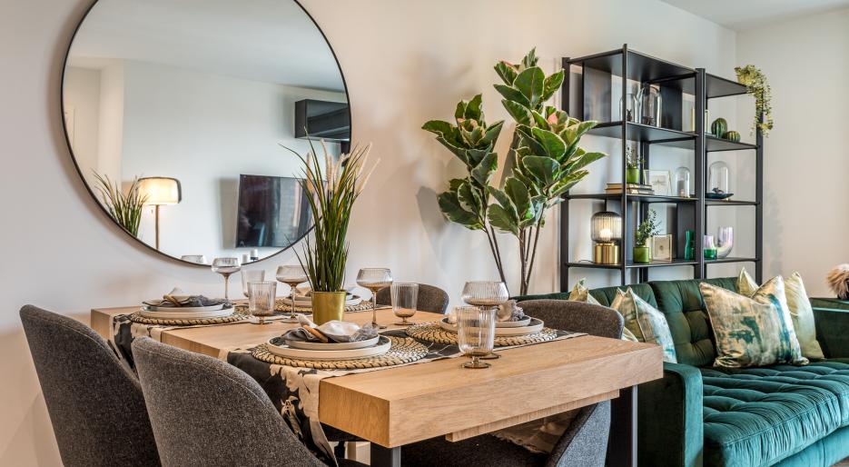 Lampton Parkside Dining table 2 bed 