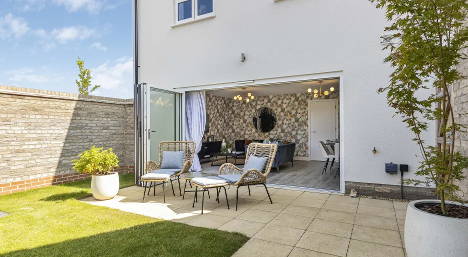 Chesterford Meadows, 4 bedroom show home, garden seating