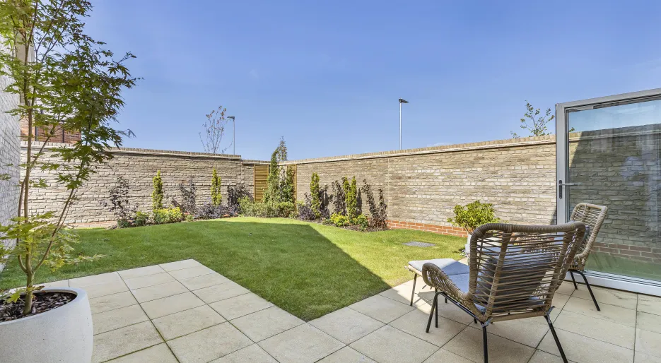 HARTLEY ACRES, 5 bedroom show home, garden 