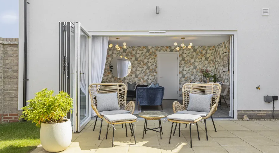 Chesterford Meadows, 4 bedroom show home, garden seating
