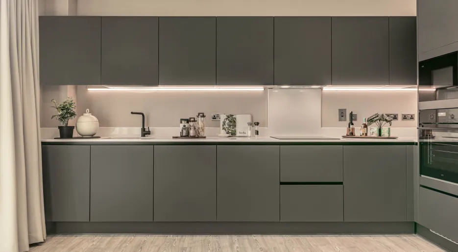 Kew Bridge Rise - 3-bedroom apartment kitchen