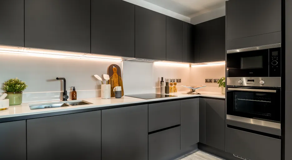 Kew Bridge Rise - 2-bed 1-bath - Kitchen 