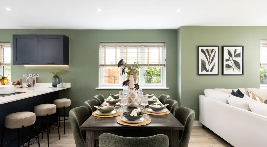 5 bedroom show home, dining