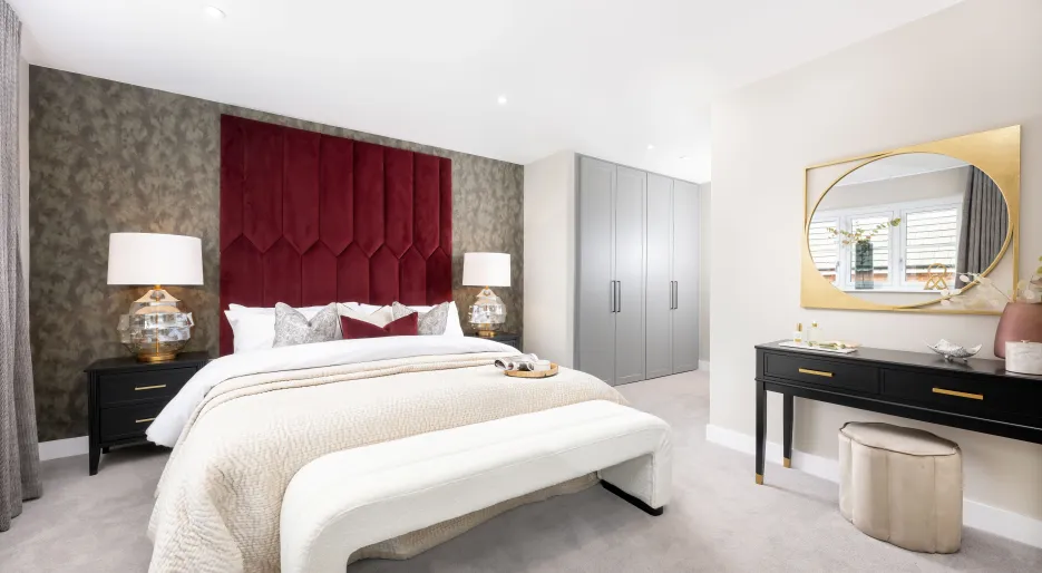 5 bedroom show home, principal bedroom