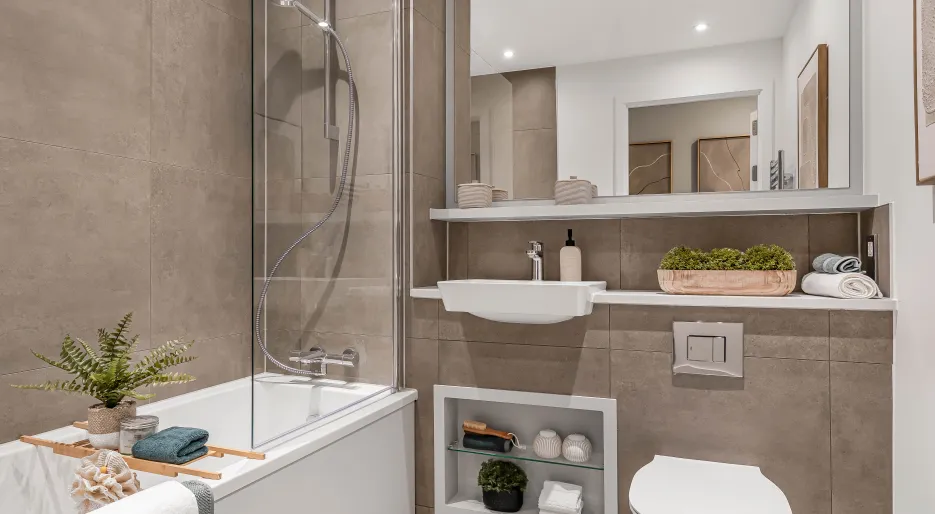 Canalside Quarter, number 197, 3 bed apartment, family bathroom.JPG