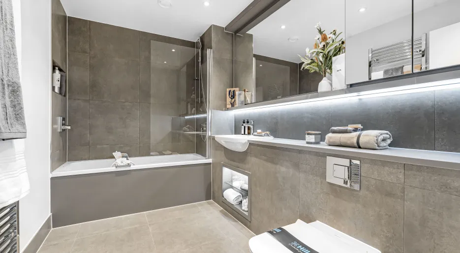 Plot 93 Family Bathroom.jpg