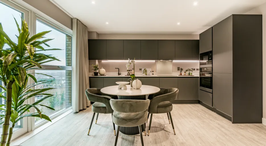 Kew Bridge Rise, Dining area