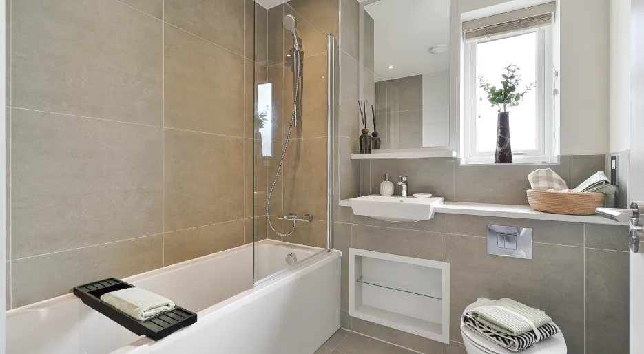 Elmstead - Bookham 3 Bed - Family Bathroom.jpg