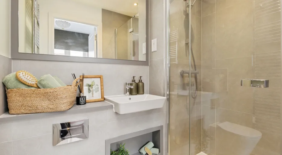 Principal Bedroom En-Suite - No.62 Show Home at The Gables