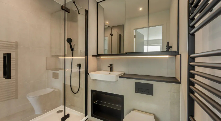 Kew Bridge Rise, Apartment 105, Wren House, 2-Bedroom, En-Suite Shower Room