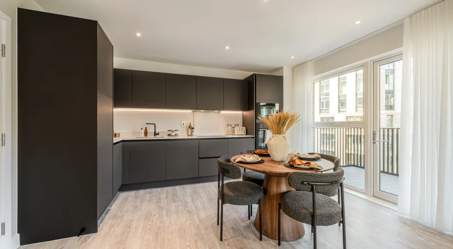 Kew Bridge Rise, Apartment 52, Kitchen & Dining