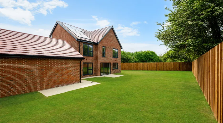 Hollymead Square - The Turners, Garden 