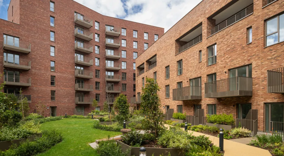 Lampton Parkside - External - Block F2 (6).jpg