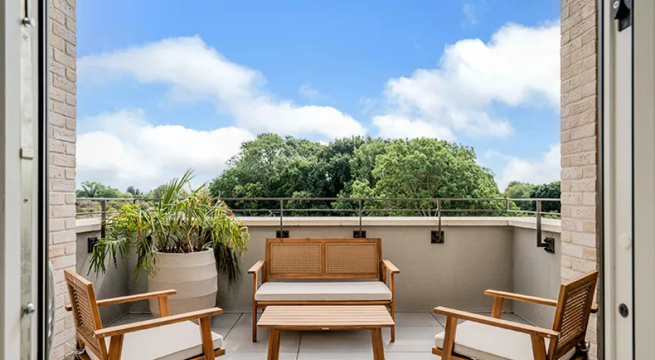 PLOT 37, THE ICON, Balcony