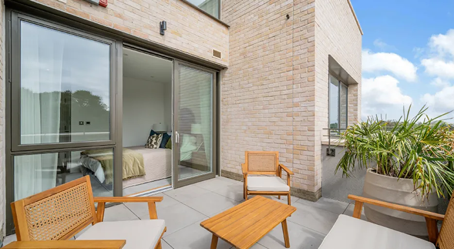 PLOT 37, THE ICON, The Balcony