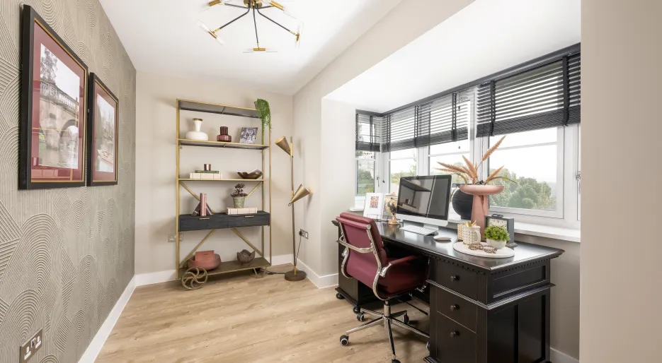 5 bedroom showhome, study