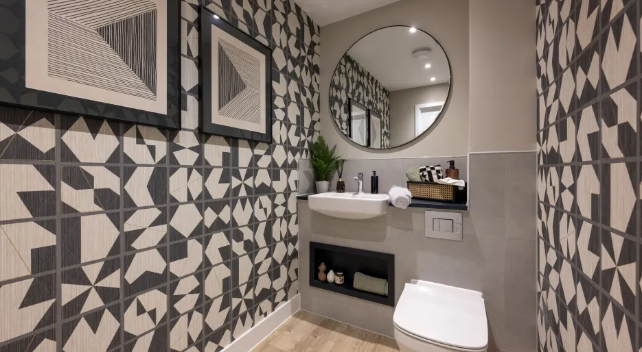 5 bedroom show home, WC