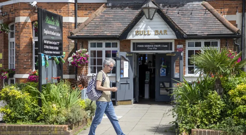 vb1868894_Bulstrode Pub-04