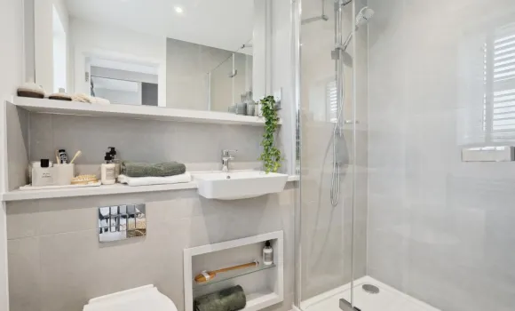 Elgrove Gardens, Show Home, Shower Room