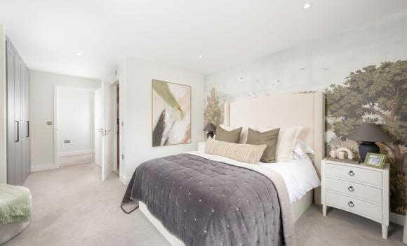 St Georges Place - The Framlingham, Number 1 - Principal Bedroom