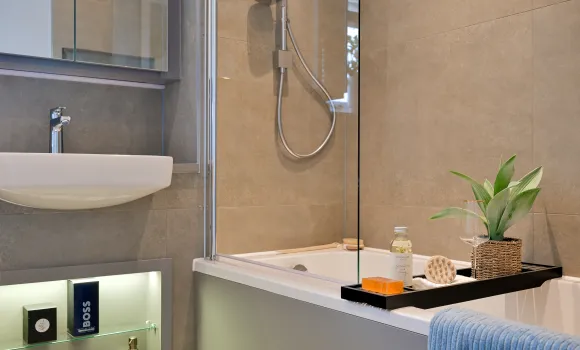 Elmstead - Langstone 4 Bed - Family Bathroom.jpg