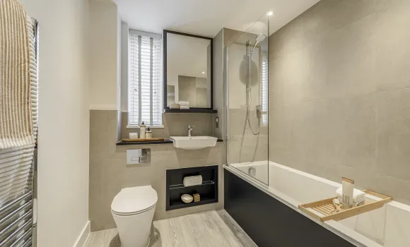 Lampton Parkside, 2 bedroom duplex, family bathroom