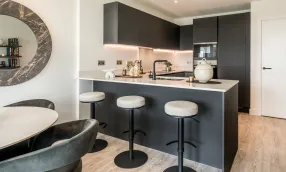 Kew Bridge Rise Show Apartment