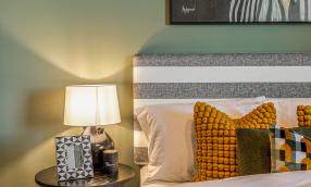 A08 Bedroom Dec