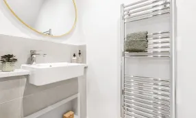 Elgrove Gardens, bathroom detail