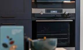 Eden Green, number 34 - Kitchen oven close up