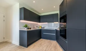 Lampton Parkside - Apartment F1.86 - 2-bed 2-bath - Kitchen 