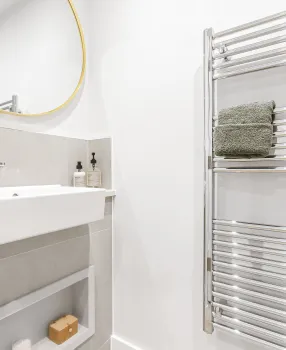 Elgrove Gardens, bathroom detail