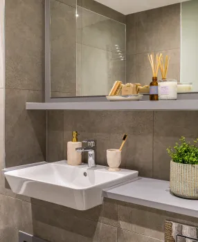 Marleigh Park, Number 412 Bathroom features