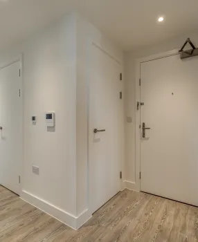 Lampton Parkside - Apartment F1.89 - 2-bedroom 2-bathroom - hallway