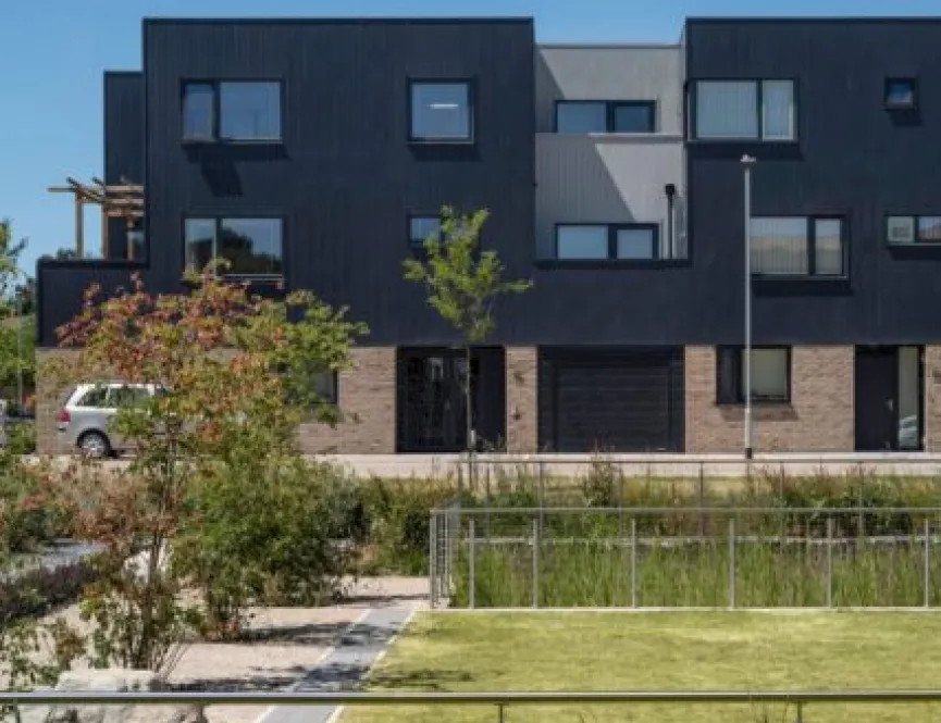 appartment against a road