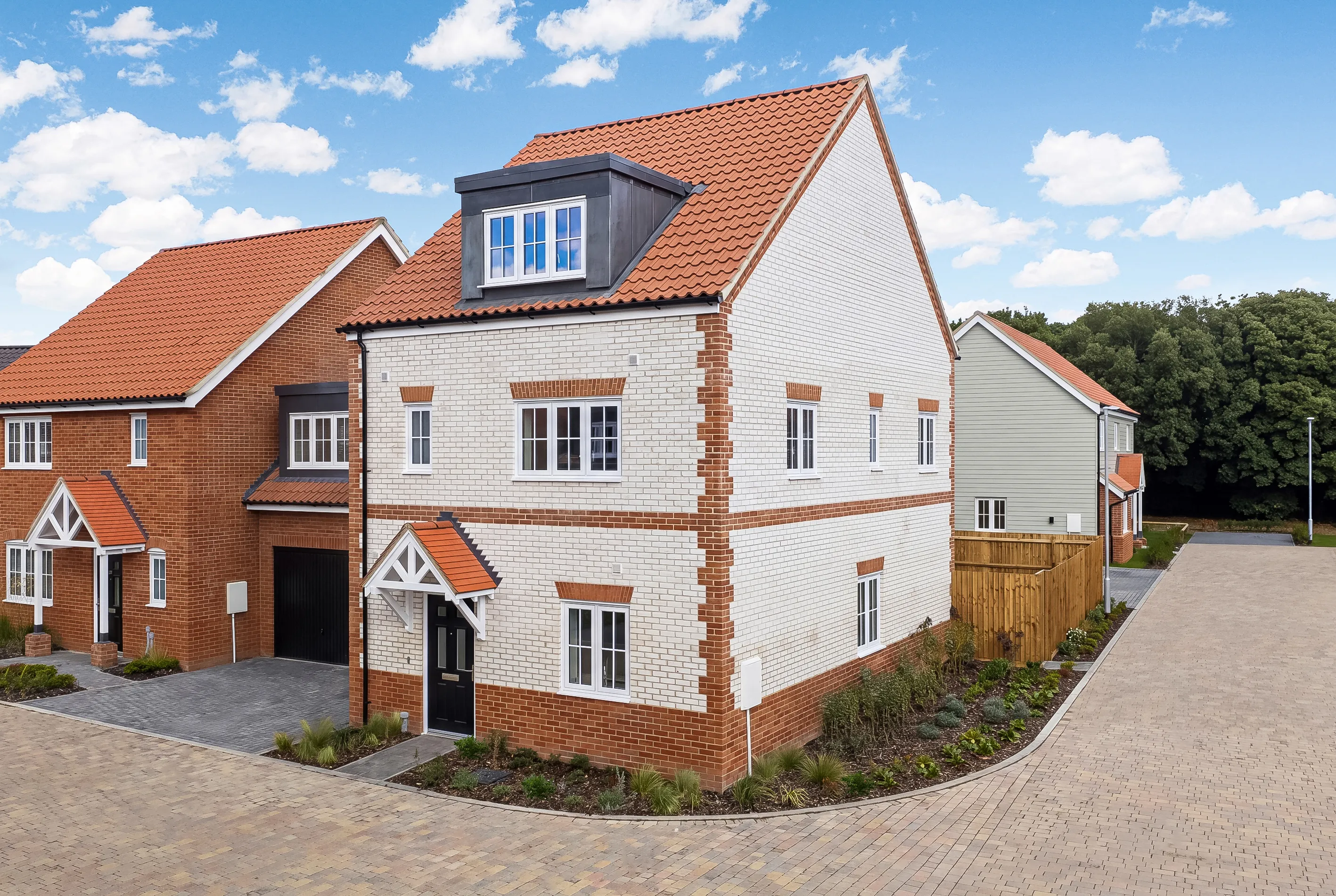  The Brampton, Number 28, External